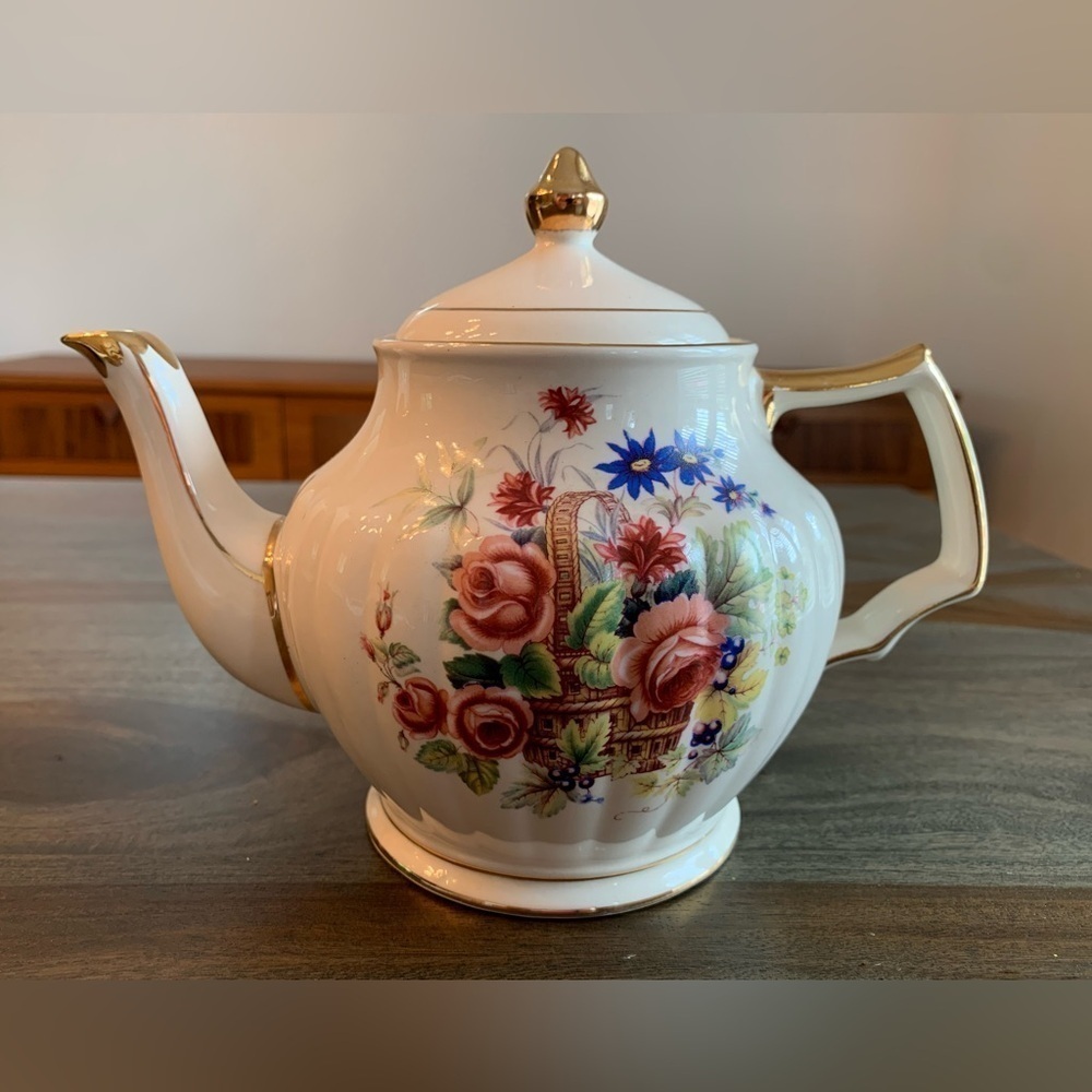 Sadler Teapot Basket Red Roses Flowers Made England Vintage English Teapot